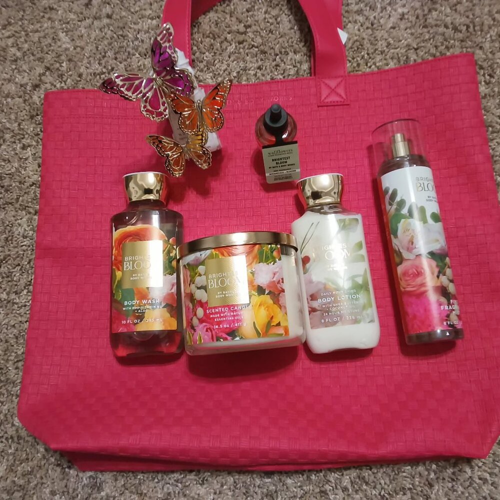Bath and body Works brightest bloom gift bag set with goodies - Picture 5 of 16